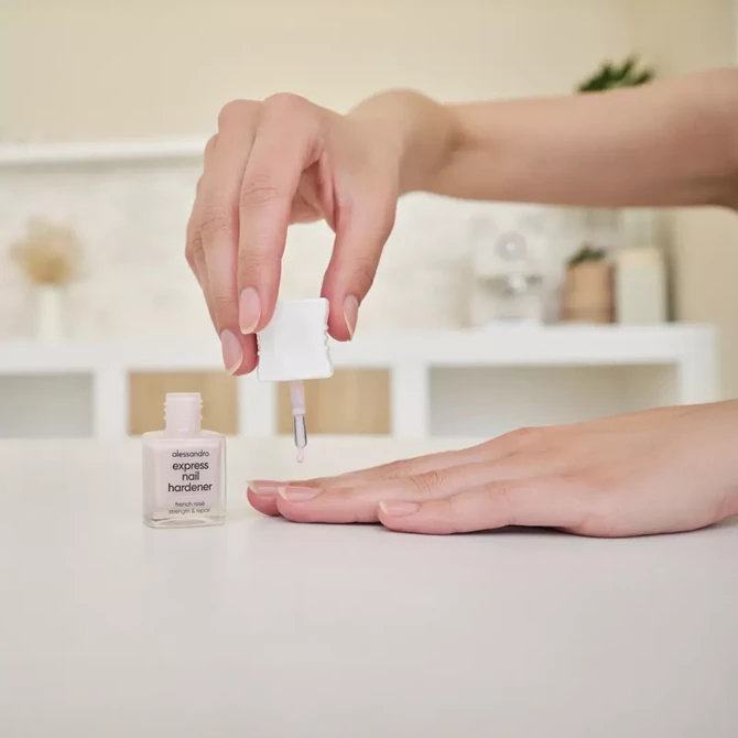 Alessandro lak za učvršćivanje noktiju / Express Nail Hardener French Rose 10 ml 