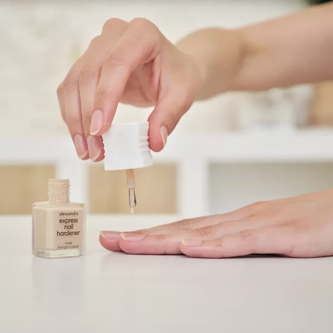 Alessandro lak za učvršćivanje noktiju / Express Nail Hardener Nude 10 ml 